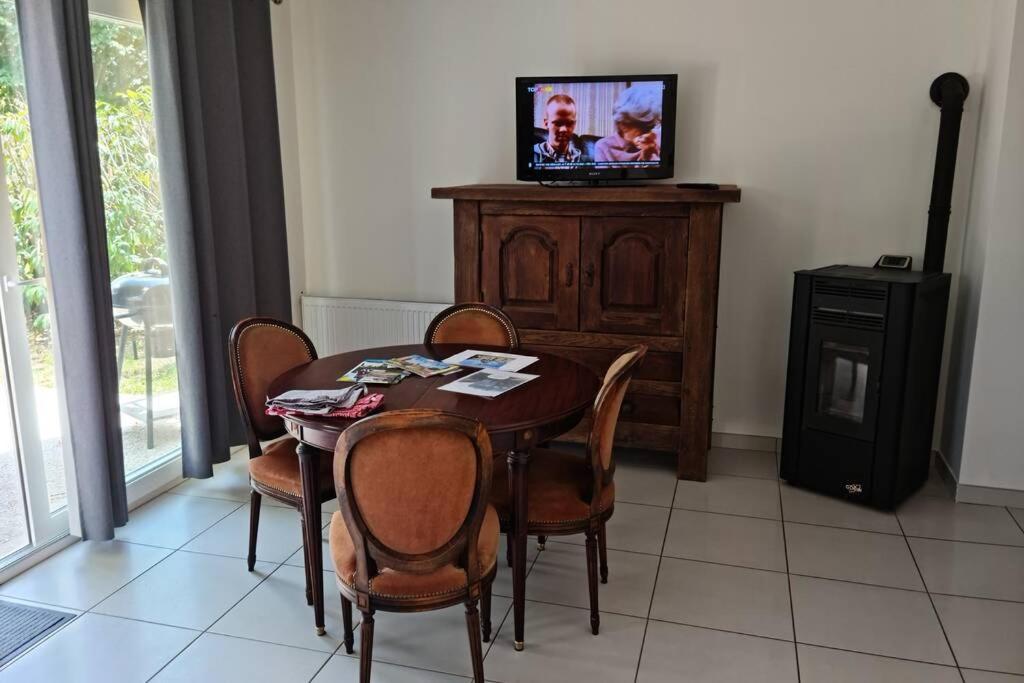 Maison Centre De Bellegarde Avec Jardin Et Terrasse Equipee D'Un Salon De Jardin Et D'Un Barbecue Cuisine Equipee 3 Chambres Avec 2 Lits Double 140X190 Et 2 Lits Simple Chauffage Poele A Granules Parking Gratuit Devant La Maison Bellegarde-du-Loiret מראה חיצוני תמונה
