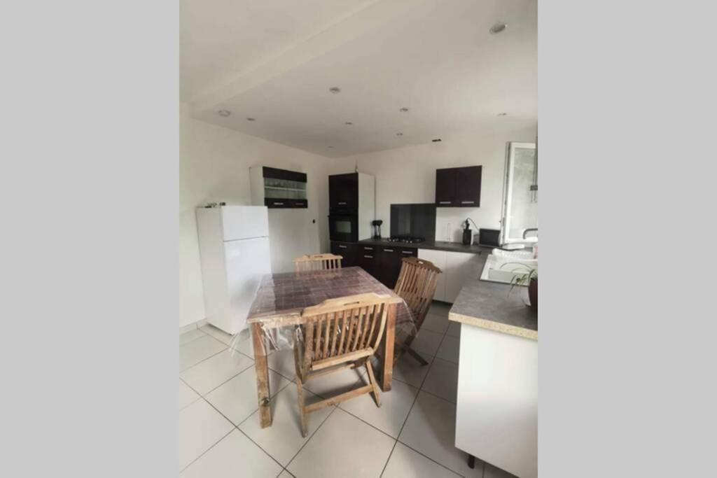 Maison Centre De Bellegarde Avec Jardin Et Terrasse Equipee D'Un Salon De Jardin Et D'Un Barbecue Cuisine Equipee 3 Chambres Avec 2 Lits Double 140X190 Et 2 Lits Simple Chauffage Poele A Granules Parking Gratuit Devant La Maison Bellegarde-du-Loiret מראה חיצוני תמונה
