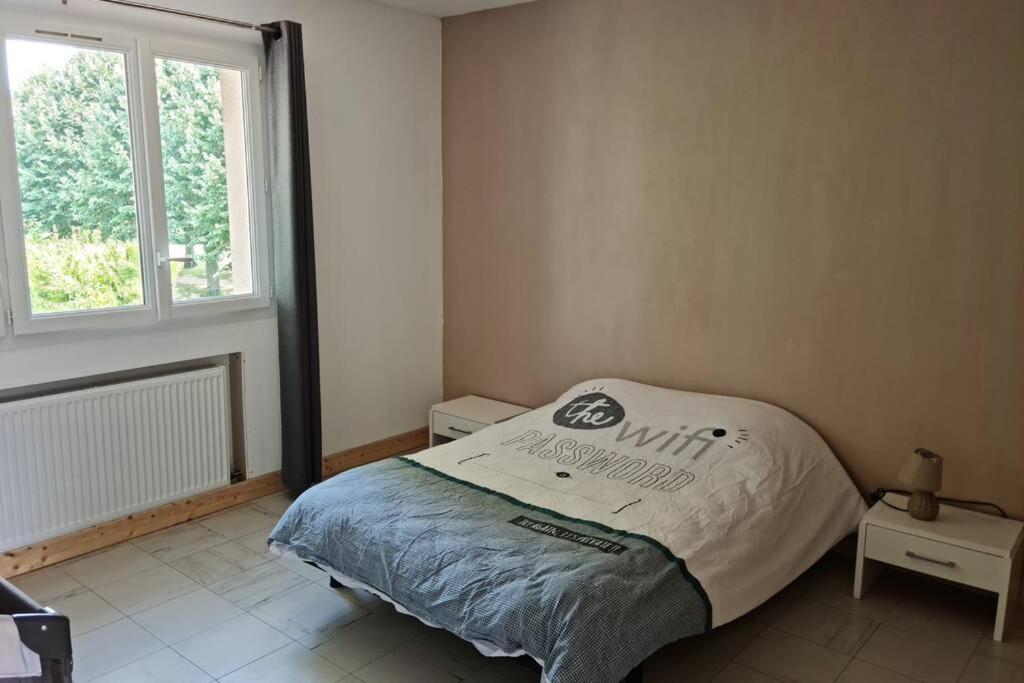 Maison Centre De Bellegarde Avec Jardin Et Terrasse Equipee D'Un Salon De Jardin Et D'Un Barbecue Cuisine Equipee 3 Chambres Avec 2 Lits Double 140X190 Et 2 Lits Simple Chauffage Poele A Granules Parking Gratuit Devant La Maison Bellegarde-du-Loiret מראה חיצוני תמונה