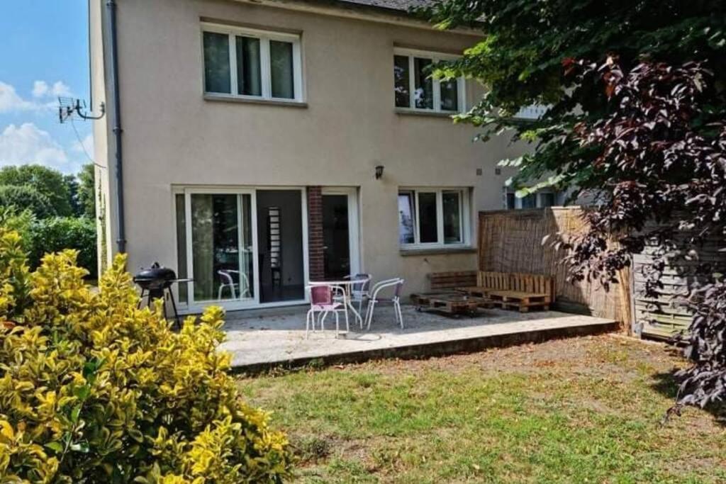 Maison Centre De Bellegarde Avec Jardin Et Terrasse Equipee D'Un Salon De Jardin Et D'Un Barbecue Cuisine Equipee 3 Chambres Avec 2 Lits Double 140X190 Et 2 Lits Simple Chauffage Poele A Granules Parking Gratuit Devant La Maison Bellegarde-du-Loiret מראה חיצוני תמונה
